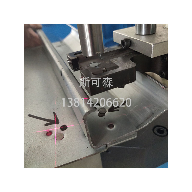 快速门导轨铆接机（定制）